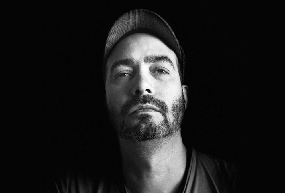 Alejandro López: «Comparto la idea de ser un diseñador cubano por el mundo»
